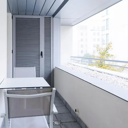 Salburua Apartahotel Vitoria