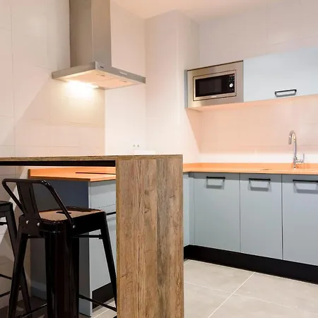 Aparthotel Salburua *