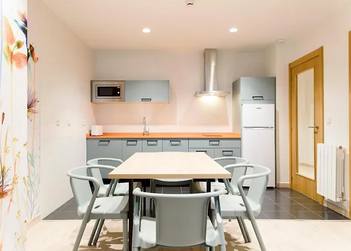 Salburua 公寓式酒店 3*